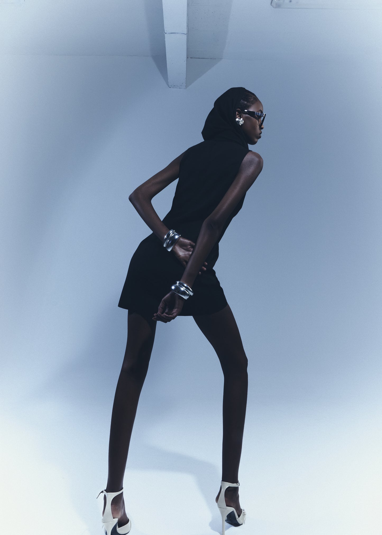 DRESS WITH BELT IN BLACK